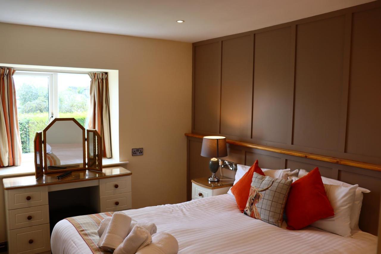 Lion Hotel & Studio Apartments Criccieth Exterior photo