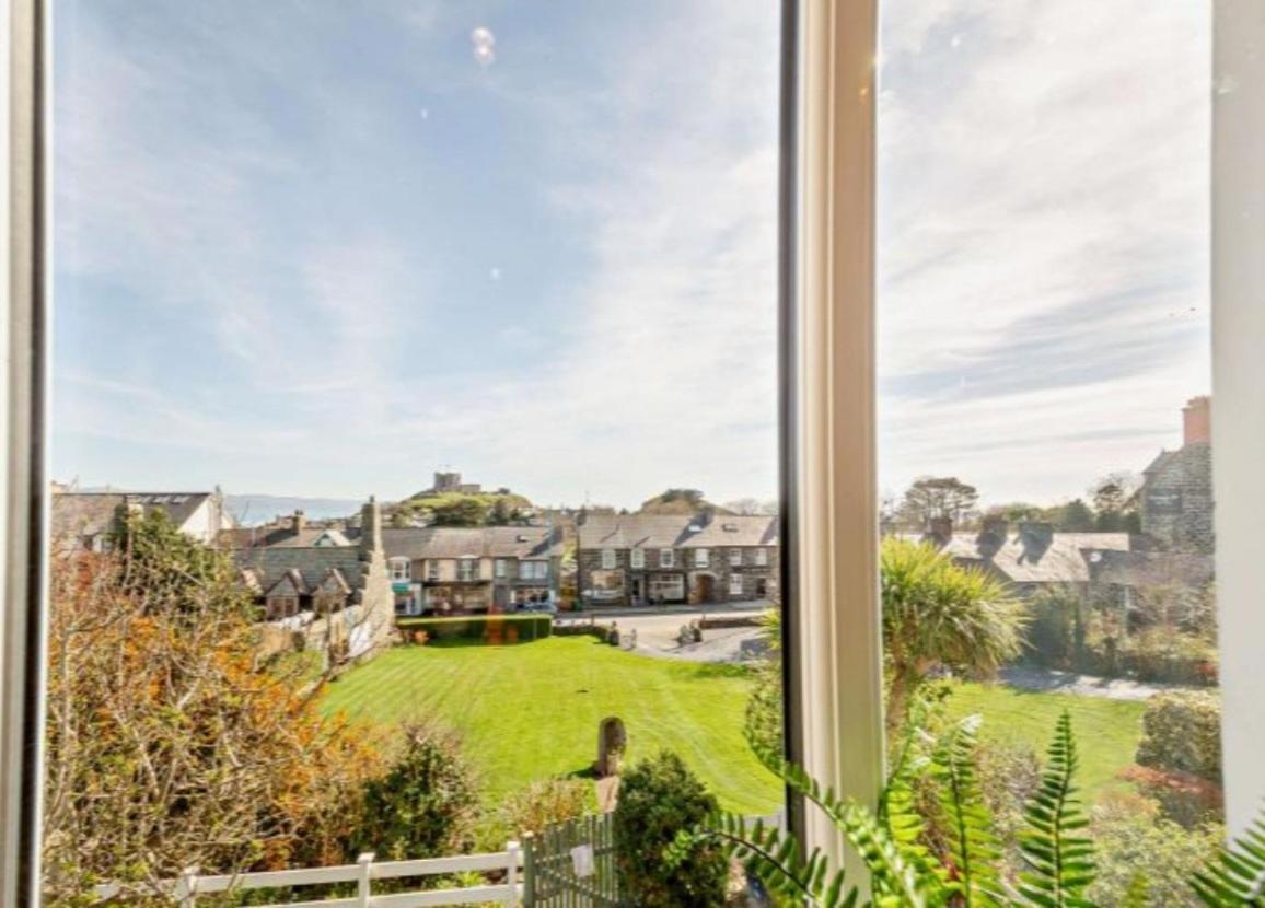 Lion Hotel & Studio Apartments Criccieth Exterior photo