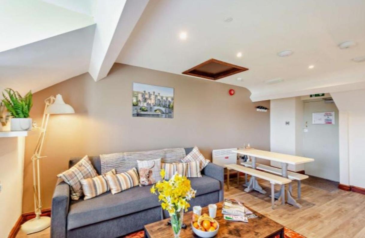 Lion Hotel & Studio Apartments Criccieth Exterior photo