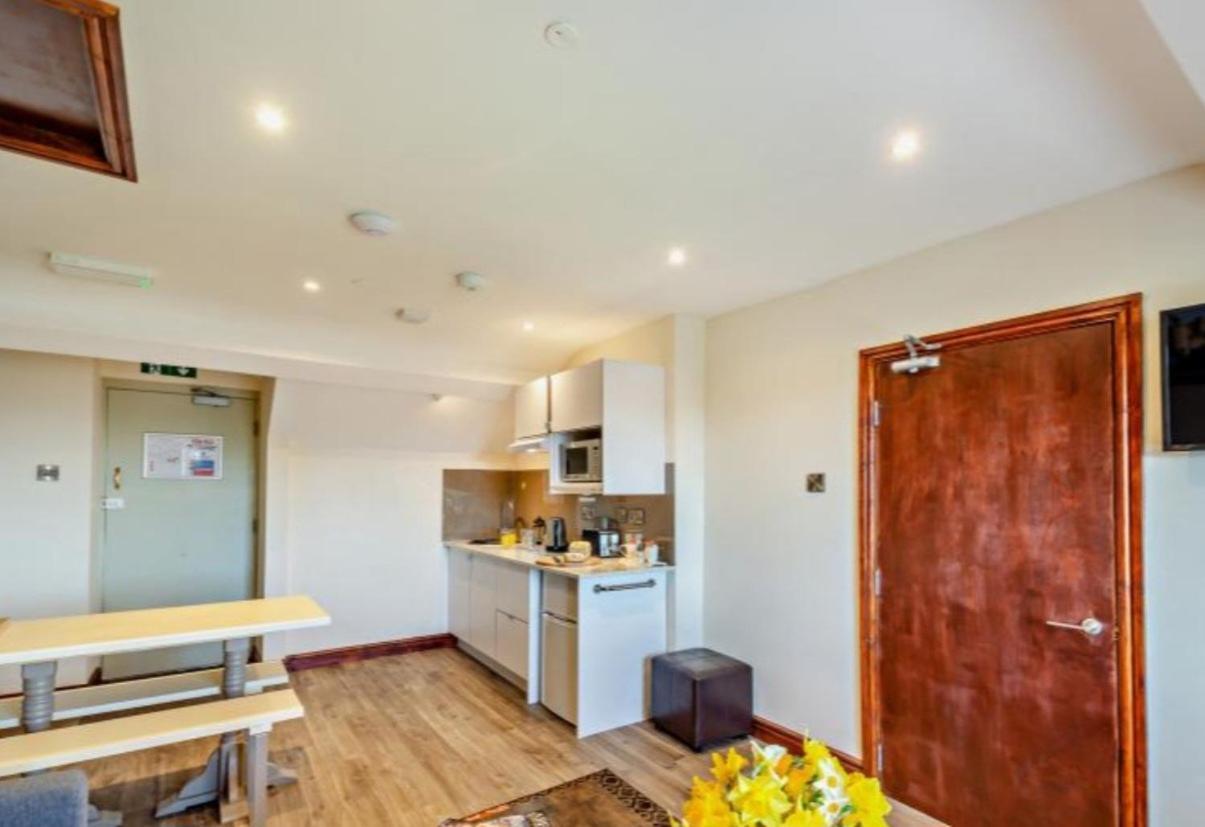 Lion Hotel & Studio Apartments Criccieth Exterior photo