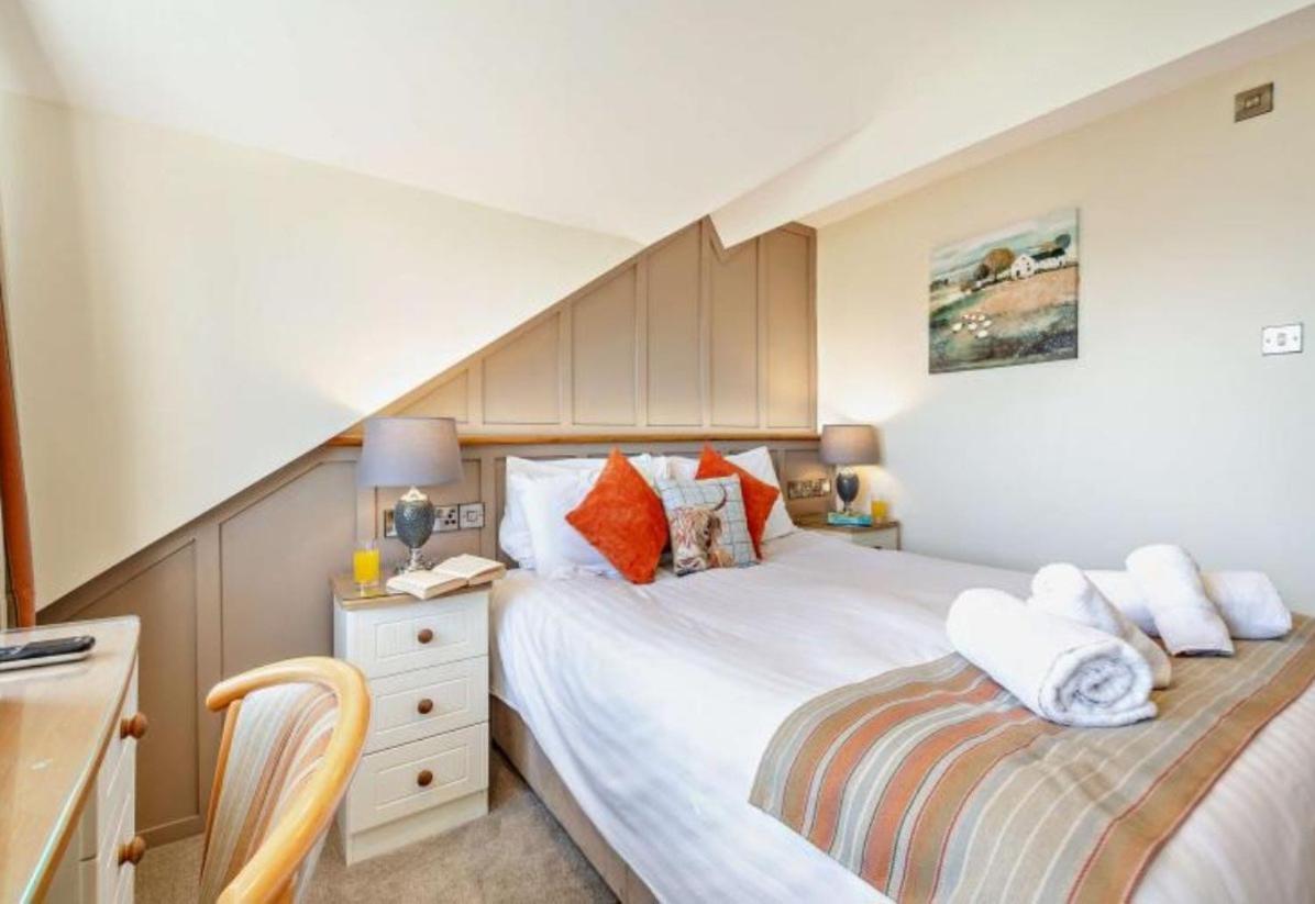 Lion Hotel & Studio Apartments Criccieth Exterior photo