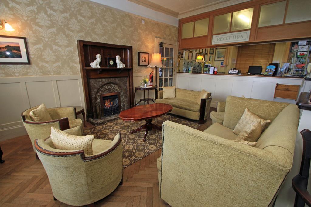 Lion Hotel & Studio Apartments Criccieth Exterior photo