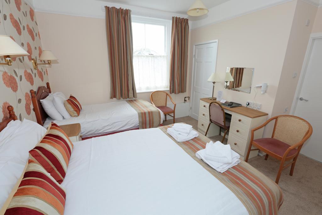 Lion Hotel & Studio Apartments Criccieth Exterior photo