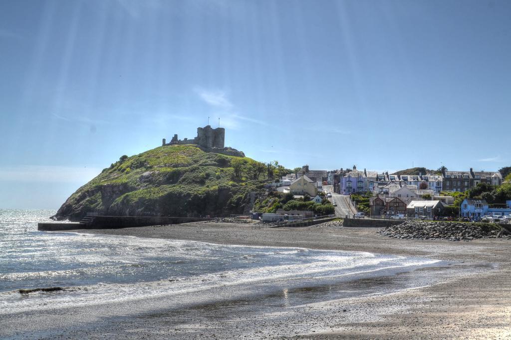 Lion Hotel & Studio Apartments Criccieth Exterior photo