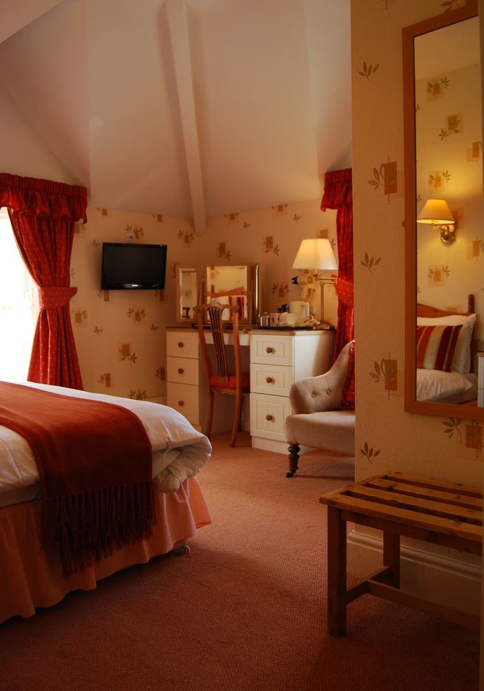 Lion Hotel & Studio Apartments Criccieth Exterior photo