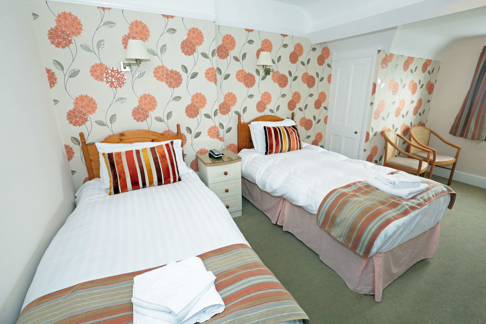 Lion Hotel & Studio Apartments Criccieth Exterior photo