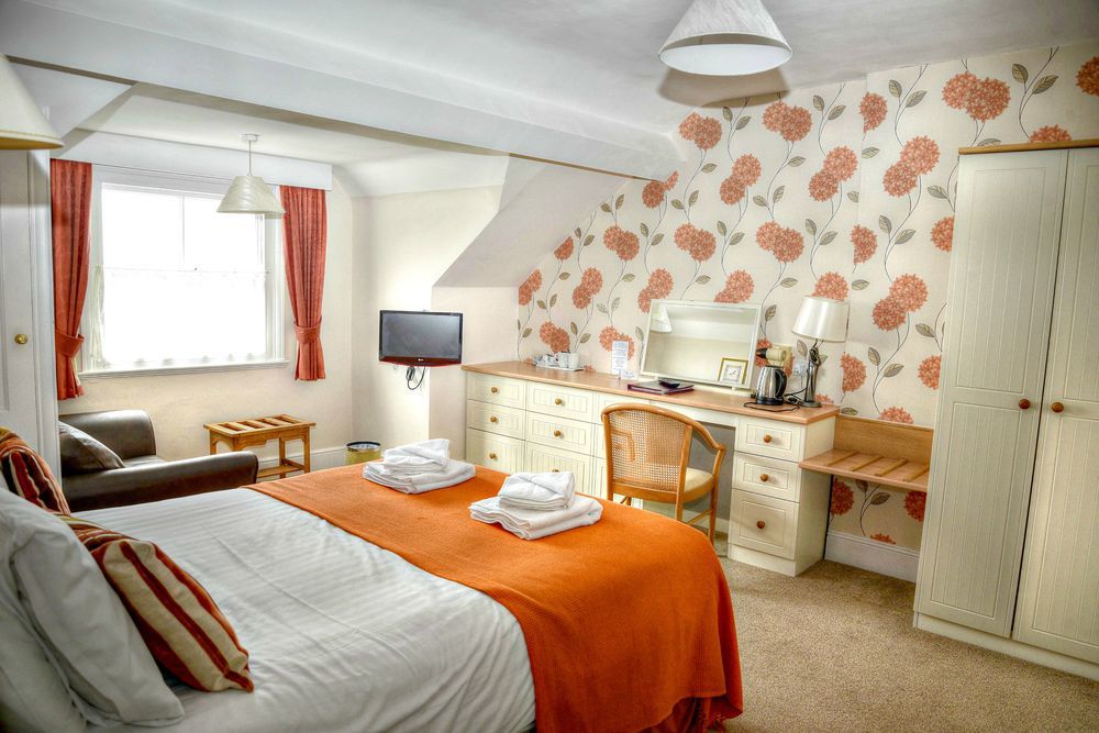Lion Hotel & Studio Apartments Criccieth Exterior photo