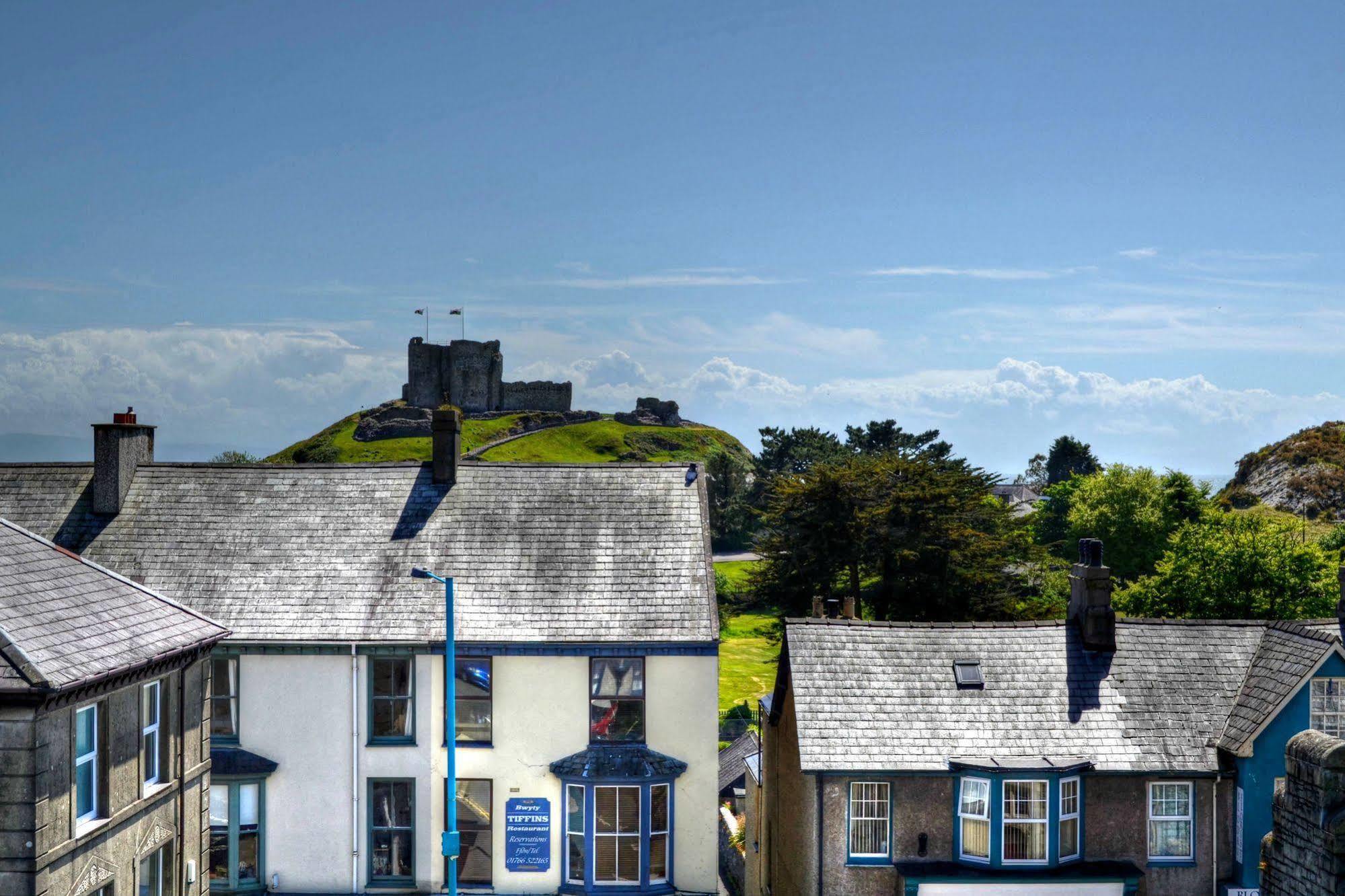 Lion Hotel & Studio Apartments Criccieth Exterior photo