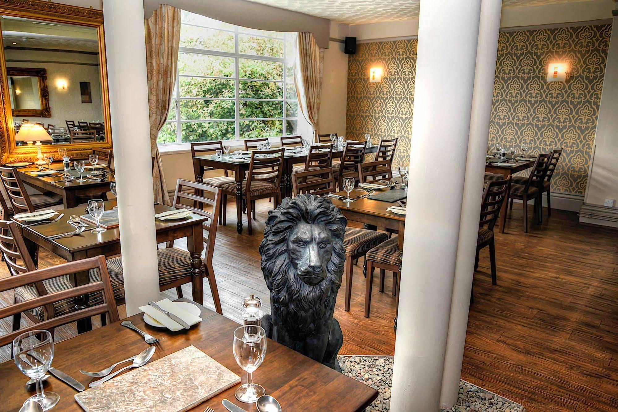 Lion Hotel & Studio Apartments Criccieth Exterior photo