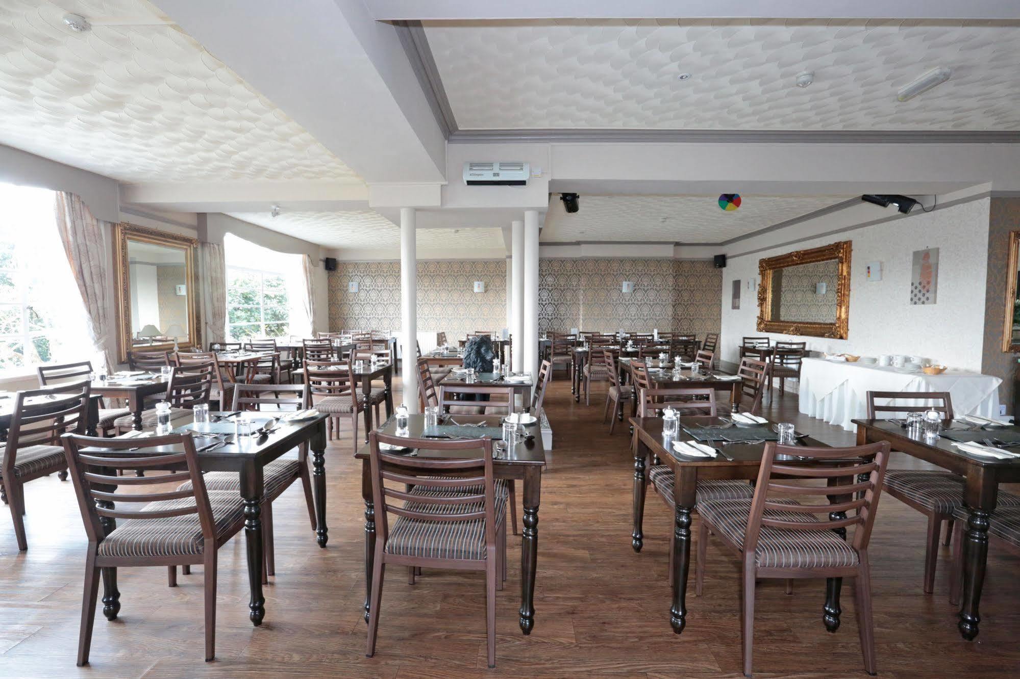 Lion Hotel & Studio Apartments Criccieth Exterior photo