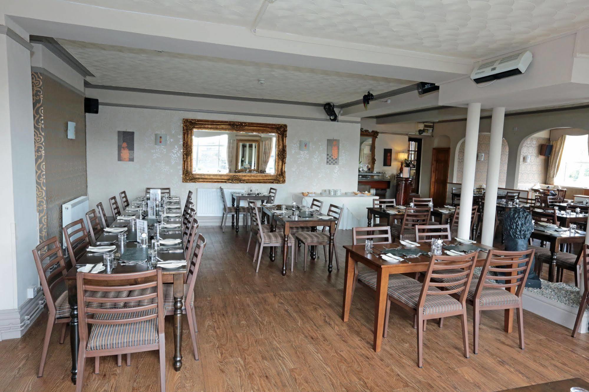 Lion Hotel & Studio Apartments Criccieth Exterior photo