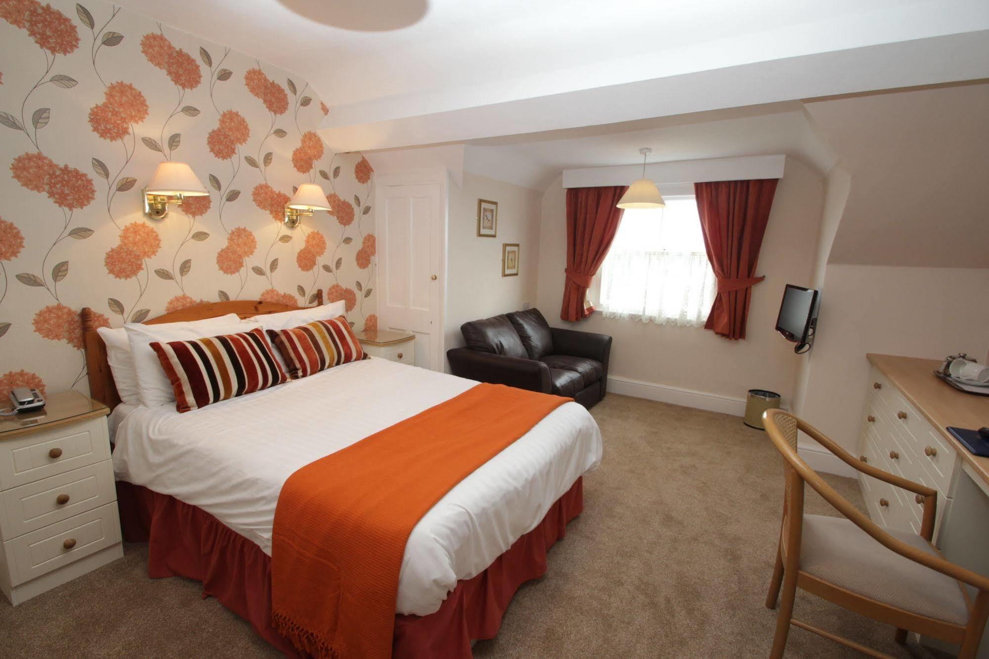 Lion Hotel & Studio Apartments Criccieth Exterior photo