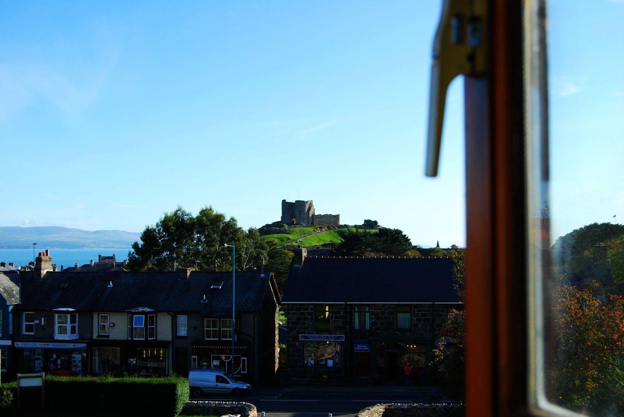 Lion Hotel & Studio Apartments Criccieth Exterior photo