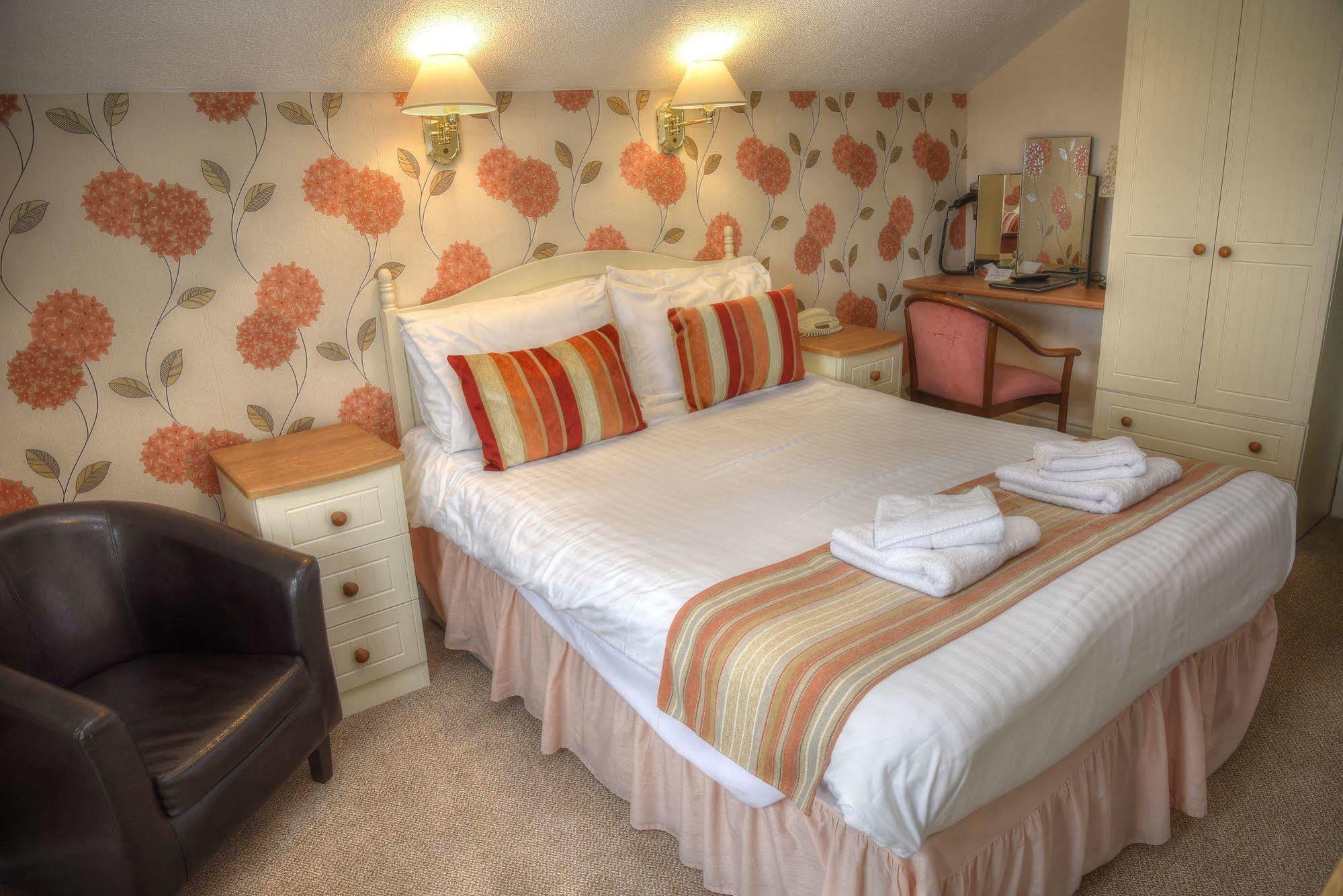 Lion Hotel & Studio Apartments Criccieth Exterior photo