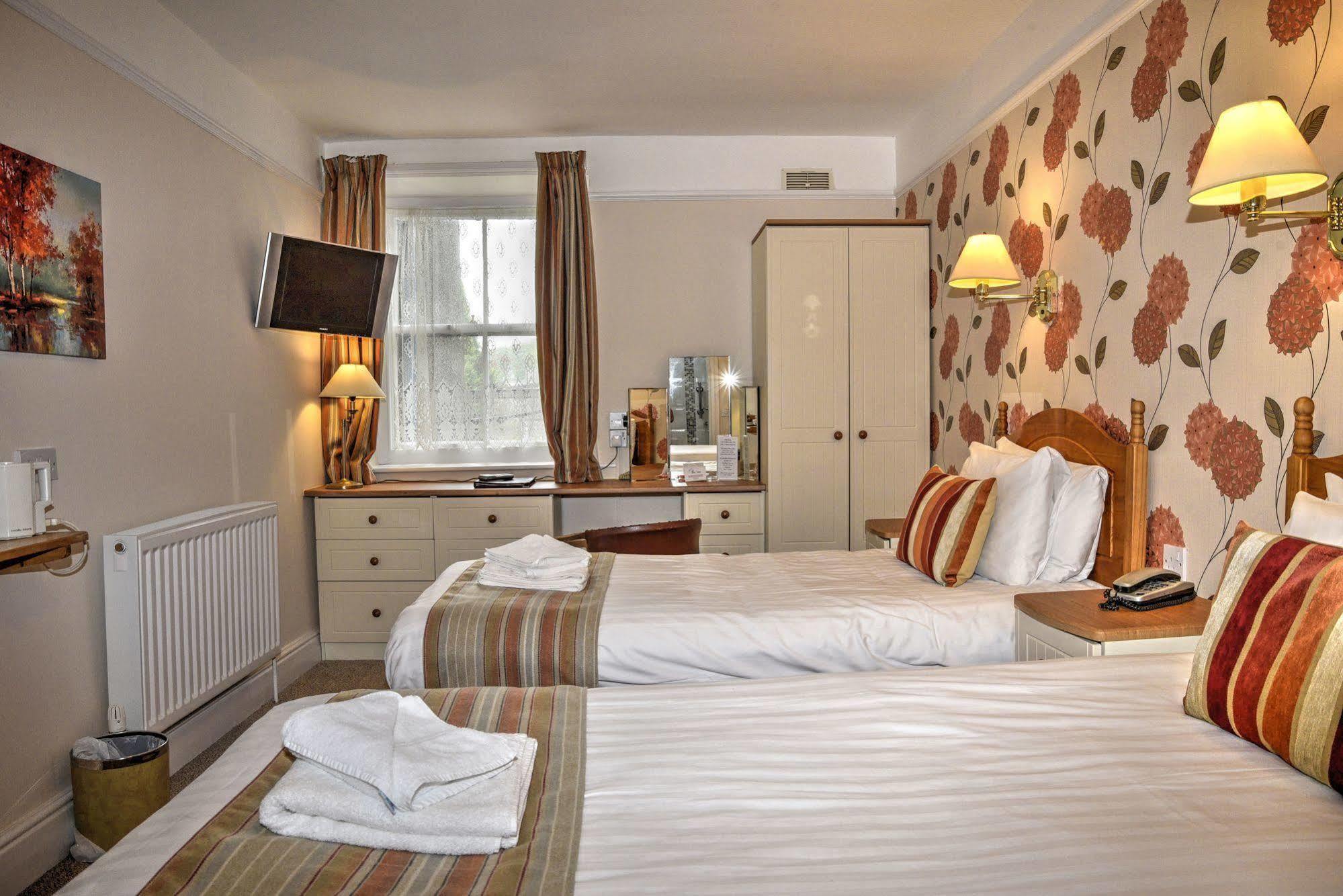 Lion Hotel & Studio Apartments Criccieth Exterior photo