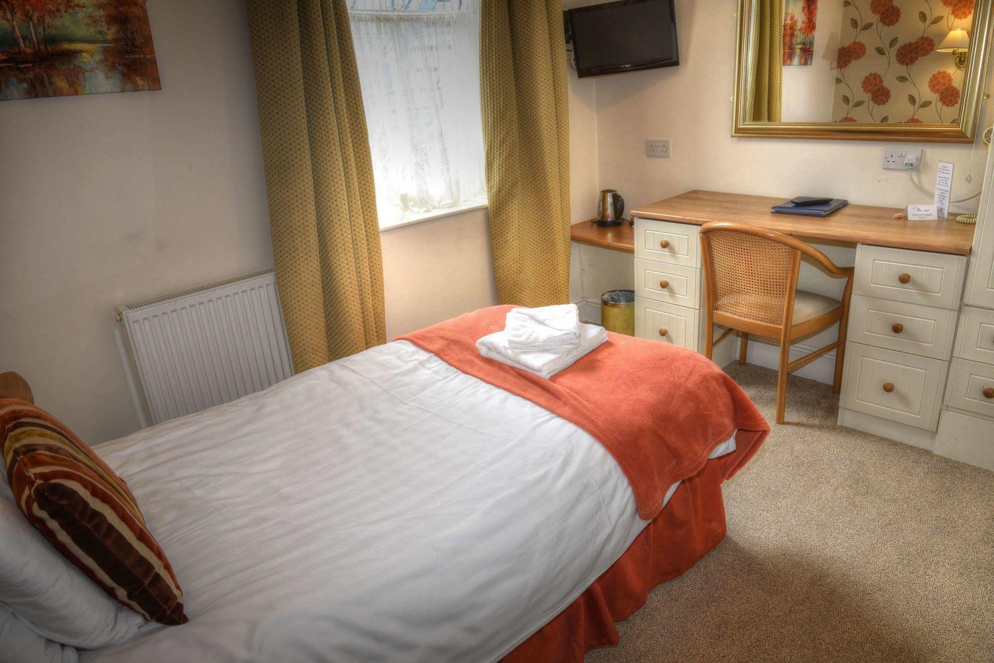 Lion Hotel & Studio Apartments Criccieth Exterior photo
